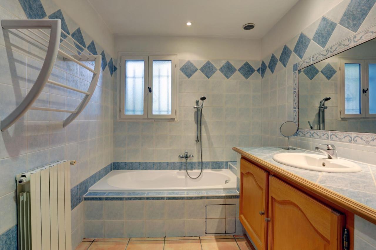 רוקברון-סור-ארז'נס Villa De Charme, 8 Pers, Climatisee, Piscine Chauffee, Calme Garanti מראה חיצוני תמונה